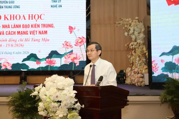  Ông Đoàn Minh Huấn, Giám đốc Học viện Chính trị Quốc gia Hồ Chí Minh, biểu khai mạc hội thảo. 