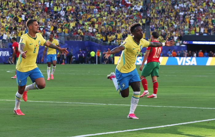  Vinicius ghi bàn trong lần ra sân thứ 50 cho Brazil. 