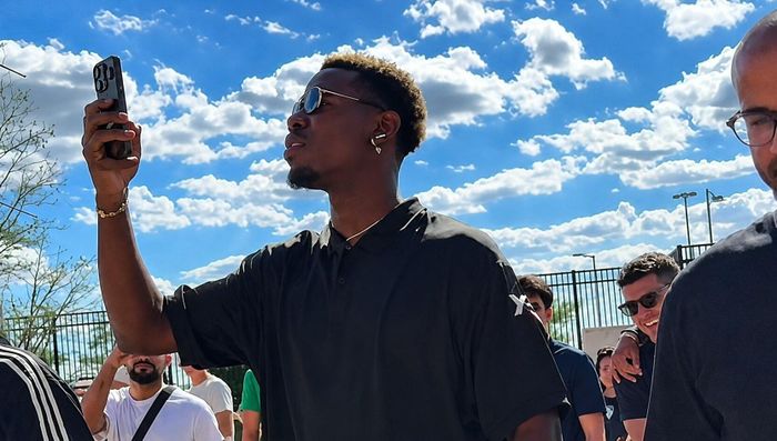 Nhà vô địch thế giới năm 2018 Paul Pogba cũng dự khán trận đấu. Ảnh: Twitter/Instagram Pogba.
