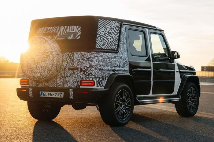 Một trong những mẫu xe đáng chú ý là Mercedes-AMG G 63 Cabriolet, phiên bản mui trần đầu tiên dành cho thị trường Mỹ của dòng G-Class. Mẫu xe này dự kiến ra mắt toàn cầu vào năm 2028.