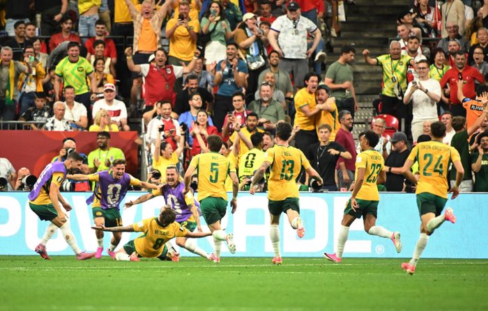 Bước sang hiệp hai, tình hình càng trở nên tồi tệ hơn cho Thổ Nhĩ Kỳ khi Australia nâng tỷ số lên 2-0 sau cú sút quyết đoán của Connor Metcalfe ở khoảng cách chừng hơn 20 m.