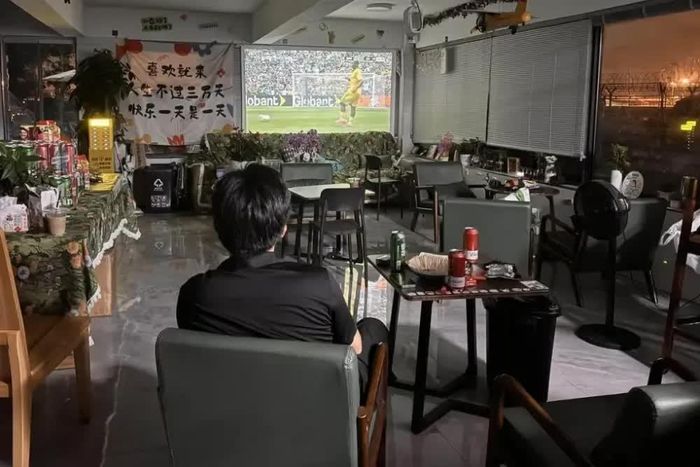 Hình ảnh quán vắng tanh được anh Triệu Xung chia sẻ qua WeChat.