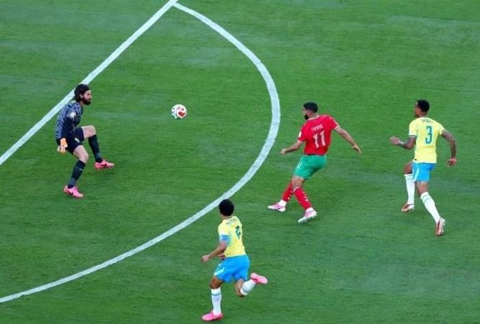 Saibari (đỏ) bấm bóng ghi bàn cho Morocco trên sân MetLife, Đông Rutherford, New Jersey, Mỹ. Ảnh: Reuters