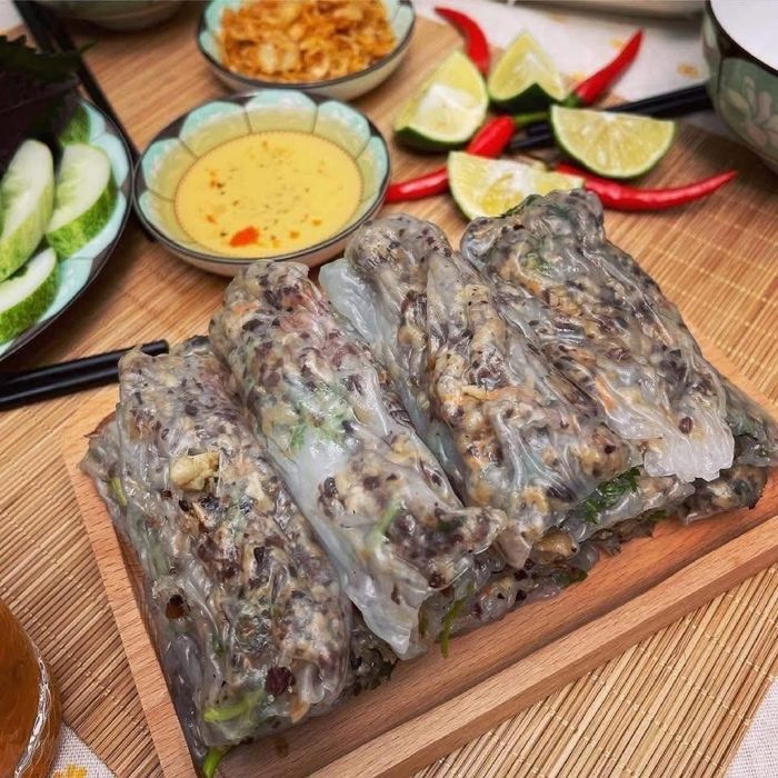 Nhân của bánh cuốn Bắc Giang cũng có hương vị riêng