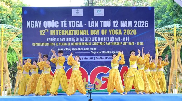 Tiết mục văn nghệ khai mạc chương trình