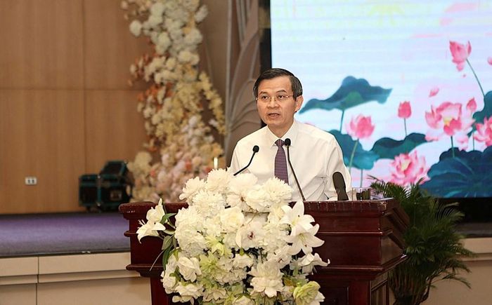Ông Đoàn Minh Huấn, Ủy viên Bộ Chính trị, Giám đốc Học viện Chính trị Quốc gia Hồ Chí Minh phát biểu tại hội thảo