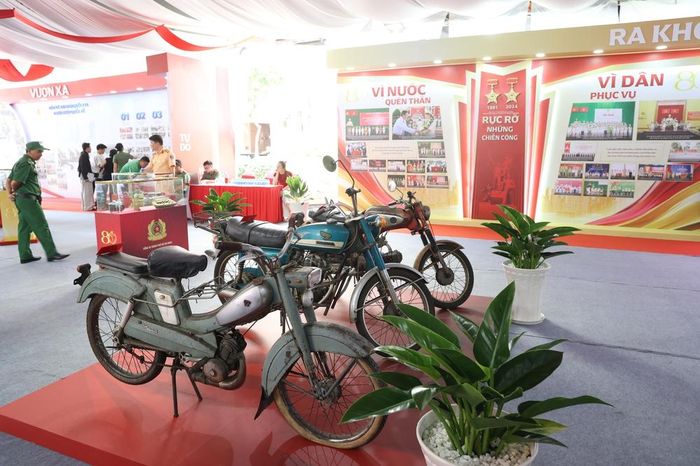 Trưng bày các phương tiện xe gắn máy lực lượng Công an TP. Hồ Chí Minh đã sử dụng từ thập niên 80 của thế kỷ trước để giữ gìn an ninh trật tự