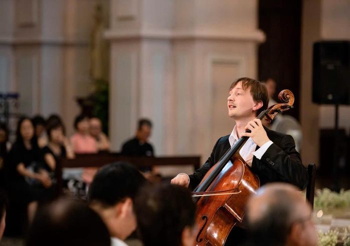 Nghệ sĩ Cello Benedict Kloeckner