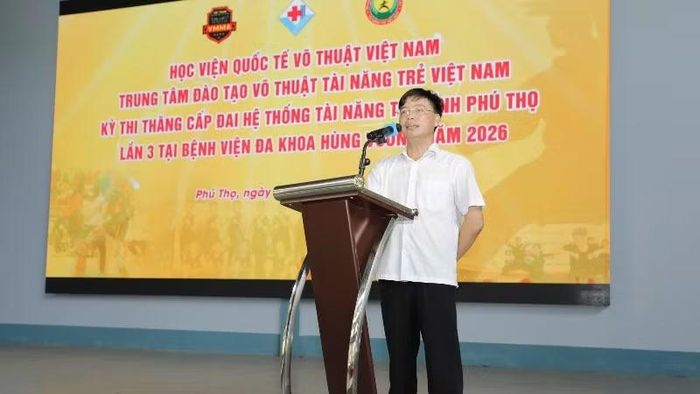 Thạc sĩ, bác sĩ Nguyễn Trạch Dân, Phó Giám đốc Bệnh viện đa khoa Hùng Vương nhấn mạnh: Việc rèn luyện thể chất, nâng cao sức khỏe để phòng ngừa bệnh tật cũng rất quan trọng. Đây là cách góp phần cụ thể hóa Nghị quyết 72-NQ/TW của Bộ Chính trị về tăng cường bảo vệ, chăm sóc và nâng cao sức khỏe nhân dân.