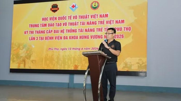 Võ sư Đặng Tam Thuận, Chủ tịch Học viện Quốc tế Võ thuật Việt Nam phát biểu.