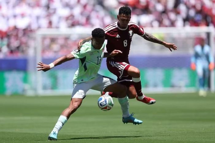 Thụy Sĩ lấn lướt chiếm phần lớn thời gian kiểm soát bóng. (Ảnh: FIFA)