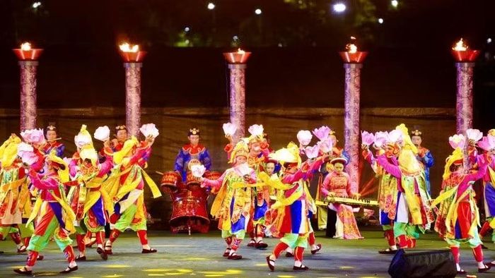 Chương trình có sự kết hợp hài hòa giữa truyền thống và hiện đại, giữa nghệ thuật Việt Nam và các nền văn hóa quốc tế.