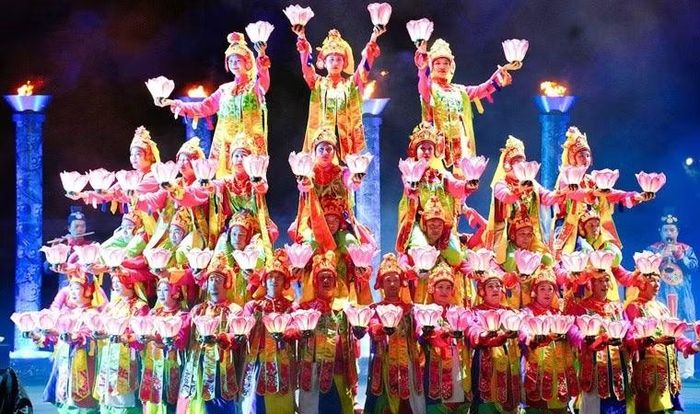 Với sự tham gia của Nhà hát Nghệ thuật truyền thống Cung đình Huế, chương trình mang đến không gian giao lưu văn hóa đặc sắc mang tầm quốc tế.