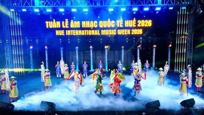 Điểm đặc biệt của Tuần lễ Âm nhạc quốc tế năm nay là việc lựa chọn không gian mở bên dòng sông Hương làm sân khấu chính.