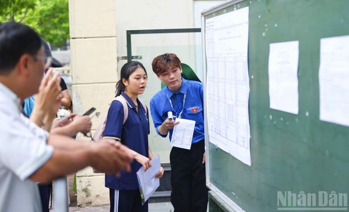 Trường Nguyễn Tất Thành là trường thuộc hệ phổ thông chất lượng cao của Trường đại học Sư phạm Hà Nội, tuyển sinh trong phạm vi cả nước, mỗi kỳ tuyển sinh đều có sự cạnh tranh rất cao.