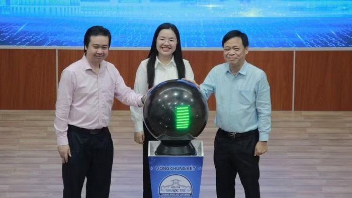 Các đại biểu thực hiện nghi thức khai mạc hội thi.