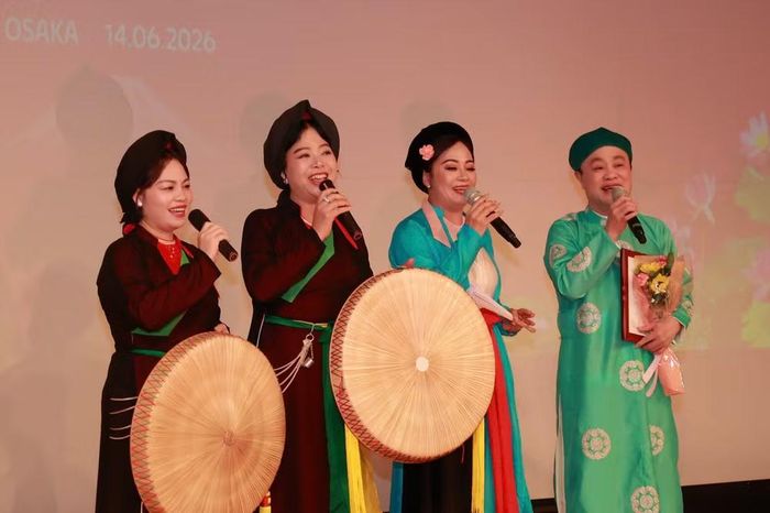 Các nghệ sĩ biểu diễn tại chương trình "Hương sắc Việt Nam".