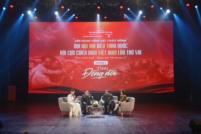 Giao lưu với các cựu chiến binh tiêu biểu.