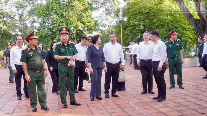 Ban Chỉ đạo 515 Quốc gia và Thành phố Hồ Chí Minh khảo sát tại Công viên Lê Thị Riêng (8/6).