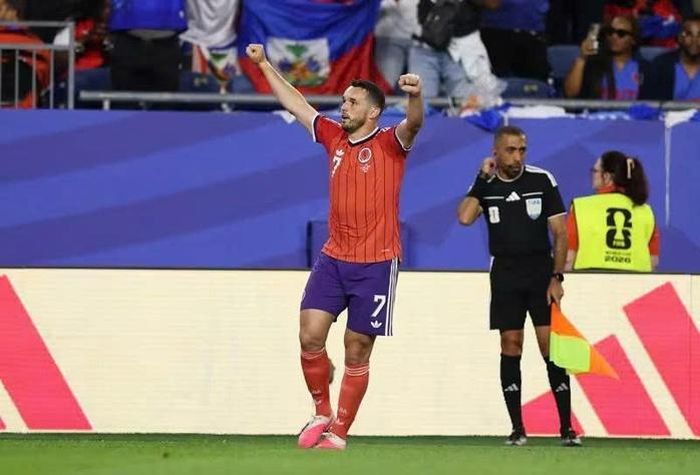 John McGinn mang về chiến thắng đầu tiên cho Scotland sau 36 năm