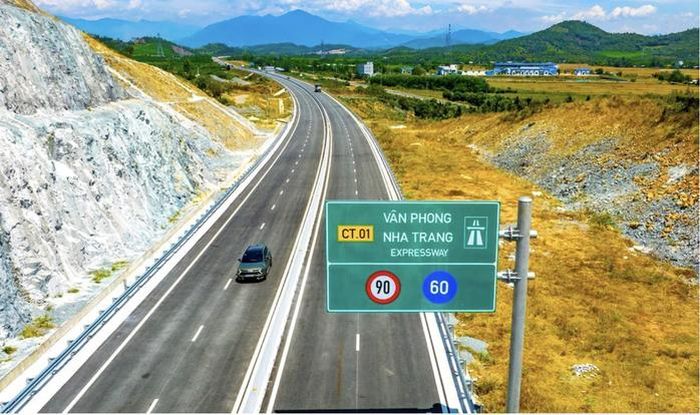 Tuyến cao tốc Vân Phong - Nha Trang. Ảnh: Trần Duy