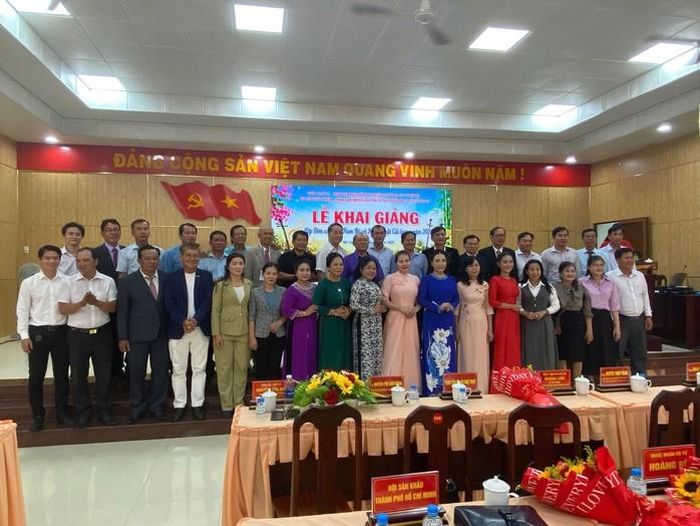Các nghệ nhân, nghệ sĩ tham gia lễ khai giảng sáng 14-6-2026
