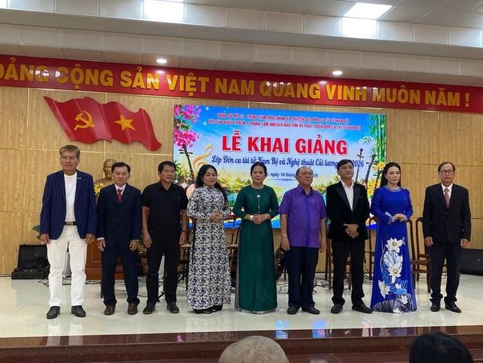 Các nghệ nhân, nghệ sĩ tham gia lễ khai giảng sáng 14-6-2026
