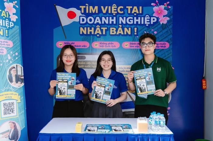 "Career Week 2026" giúp sinh viên gặp gỡ nhà tuyển dụng và ứng tuyển trực tiếp vào nhiều vị trí tiềm năng