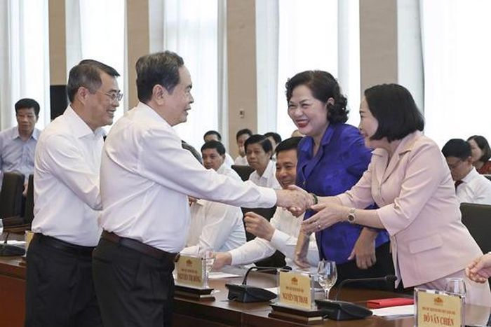 Thủ tướng Lê Minh Hưng và Chủ tịch Quốc hội Trần Thanh Mẫn với các đại biêủẢnh: TTXVN