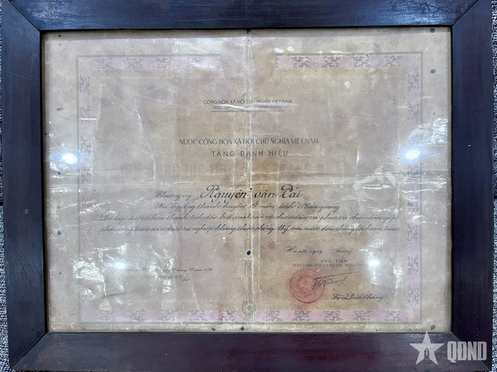  Tháng 10-1976, ông Tài vinh dự được Chủ tịch nước Cộng hòa xã hội chủ nghĩa Việt Nam phong tặng danh hiệu Anh hùng LLVT nhân dân. 