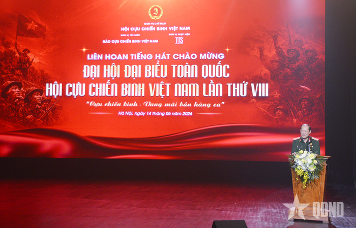 Thượng tướng Bế Xuân Trường, Phó chủ tịch Ủy ban Trung ương Mặt trận Tổ quốc Việt Nam, Chủ tịch Hội CCB Việt Nam phát biểu tại liên hoan.
