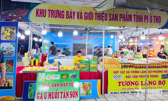 Gian hàng của tỉnh Phú Thọ tham gia hội chợ.