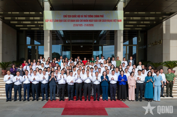 Chủ tịch Quốc hội Trần Thanh Mẫn, Thủ tướng Chính phủ Lê Minh Hưng và các đại biểu tại cuộc gặp.