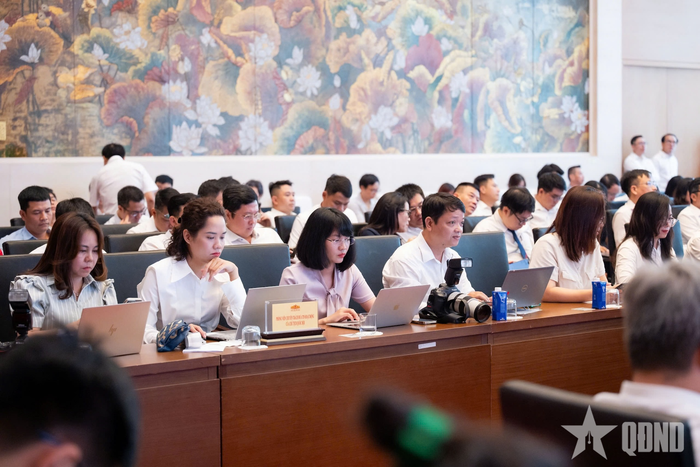 Các phóng viên tại cuộc gặp.