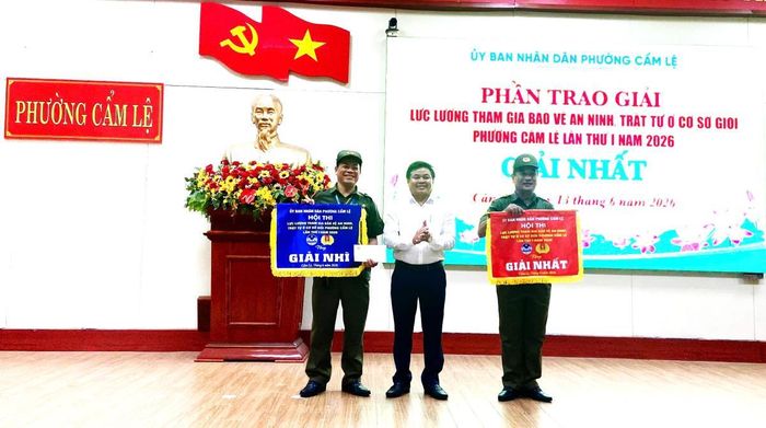BTC trao giải Nhất cho Đội Cẩm Lệ 1; Giải Nhì: Đội Cẩm Lệ 4.