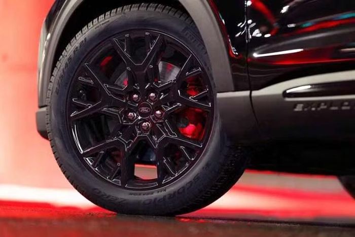 Với Sinister, Ford đưa những xu hướng vốn phổ biến trong giới độ xe trở thành một tùy chọn chính hãng, giúp khách hàng có thêm lựa chọn cá nhân hóa ngay từ khi mua các mẫu xe mới của hãng.
