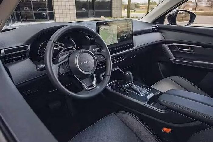Mazda còn nghiên cứu khả năng sử dụng nhiên liệu trung hòa carbon và ứng dụng vật liệu zeolite để hấp thụ CO2 nhằm giảm tác động tới môi trường.