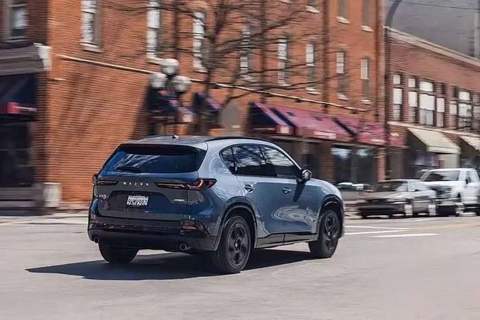 Nếu đúng lộ trình, CX-5 sẽ trở thành mẫu xe mở màn cho thế hệ hybrid "cây nhà lá vườn", trước khi nền tảng SKYACTIV-Z được mở rộng.