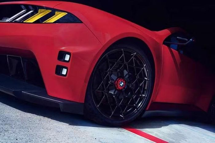 BMW có thể sử dụng bất kỳ cách diễn đạt nào họ muốn. Thực tế là mẫu xe này trông giống phiên bản cơ bắp hơn của mẫu sedan thuần điện BMW i3. Kiểu dáng tổng thể của BMW M Concept Neue Klasse được kế thừa từ đàn anh Vision Driving Experience Concept đã ra mắt năm ngoái nhưng đã được tinh chỉnh và tiến gần hơn đến phiên bản thương mại.
