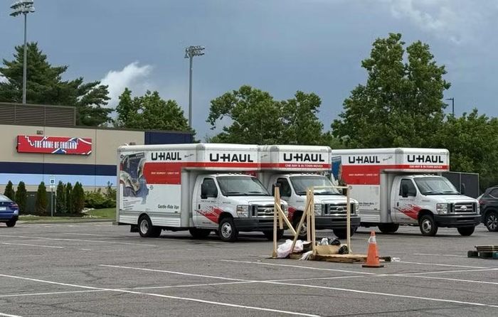 Sự cố bắt nguồn từ xe chở thiết bị hậu cần trên hành trình khoảng 2.250 km từ Florida tới Kansas City, Missouri. Một số đồ tập, bóng, bàn massage và bảng chiến thuật của HLV Thomas Tuchel bị lấy mất.