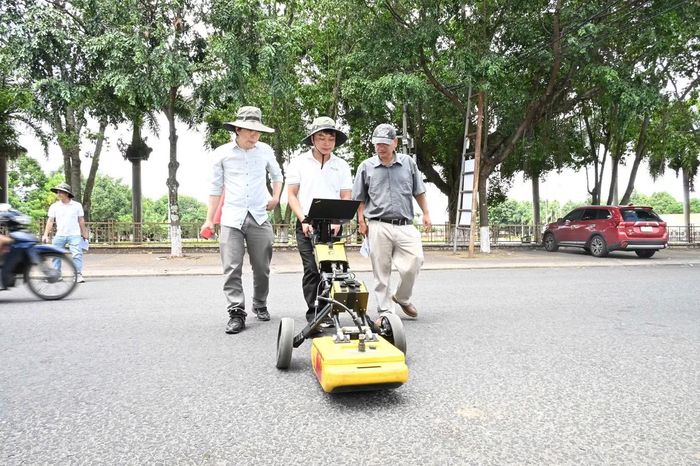 Sử dụng radar xuyên đất sẽ giúp việc tìm kiếm hài cốt liệt sĩ diễn ra nhanh hơn.