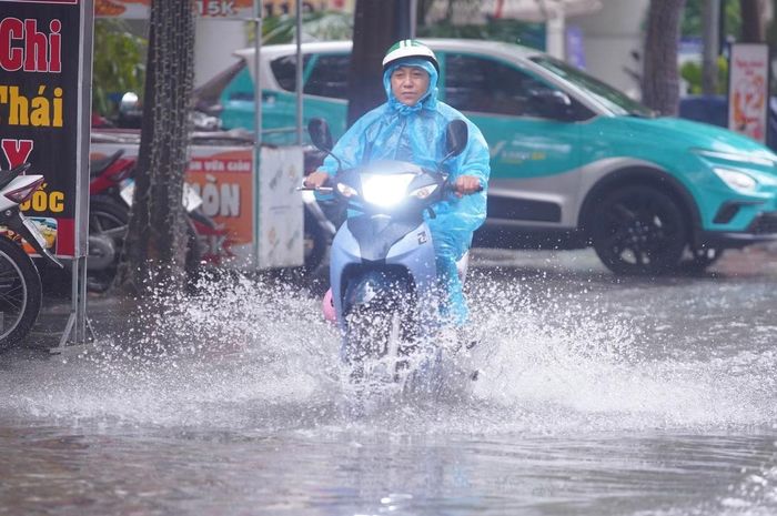 Từ chiều tối nay, miền Bắc đón mưa lớn diện rộng.