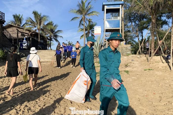 Lễ ra quân cấp thành phố được tổ chức tại bãi biển Tân Trà (phường Ngũ Hành Sơn) với chủ đề “Thanh niên Đà Nẵng chung tay bảo vệ môi trường biển”.