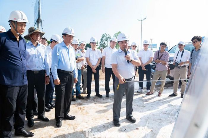 Đại diện nhà đầu tư báo cáo tiến độ dự án.