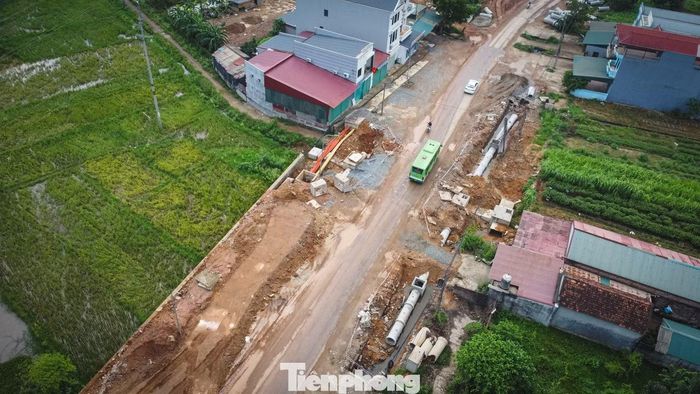 Trước khi được nâng cấp, tuyến đường này đã xuống cấp, lòng đường nhỏ hẹp không đáp ứng được mật độ phương tiện gia tăng.