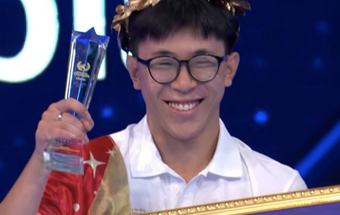 Nam sinh Lê Nguyễn Nam Sơn giành vòng nguyệt quế Olympia.