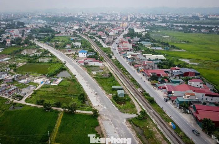 Đại diện Ban Quản lý dự án xây dựng số 2 tỉnh Ninh Bình cho biết, tuyến đường huyện nối từ đê tả Đáy đến đường 57B huyện Ý Yên (cũ) sau khi hoàn thành sẽ kết nối giao thông khu vực, góp phần giảm tải cho Quốc lộ 10, phục vụ phát triển kinh tế - xã hội địa phương.