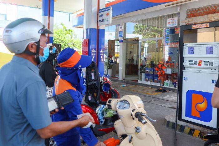 Người dân dần thích ứng và lựa chọn sử dụng xăng E10.