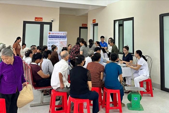 Đoàn công tác Bệnh viện Nội tiết Nghệ An khám sàng lọc đái tháo đường miễn phí cho người dân tại địa phương.