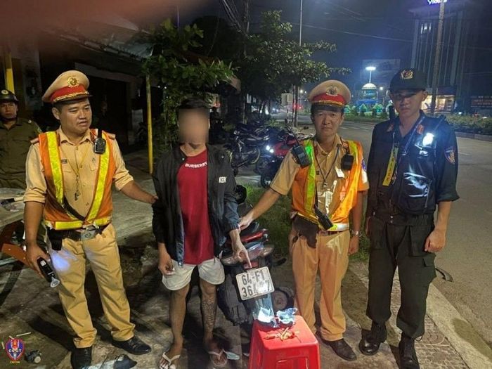 CSGT Công an tỉnh Đồng Tháp kịp thời phát hiện đối tượng dương tính với ma túy khi tham gia giao thông.